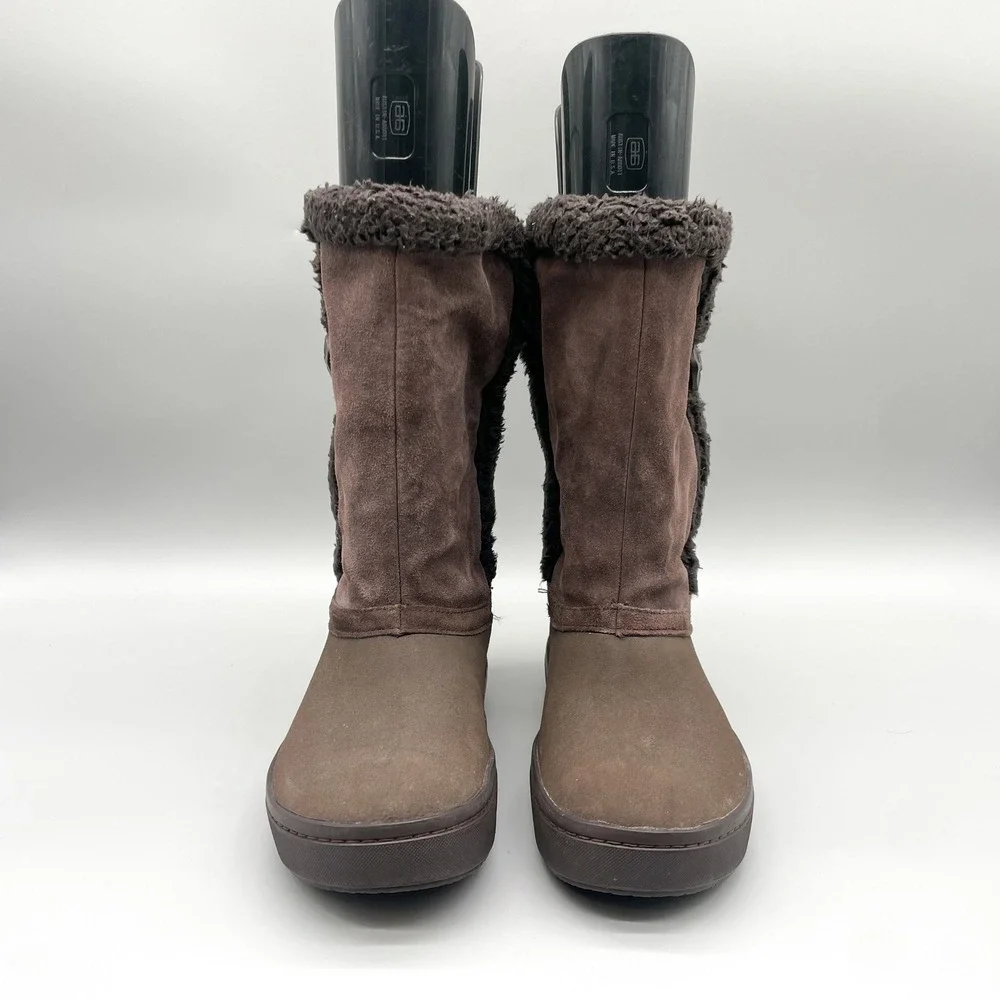 Crocs Modessa Button Suede Boots Brown Faux Fur Lined Womens 8 Cozy Casual Snow